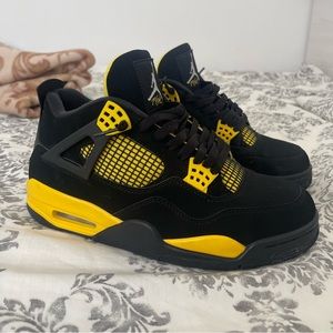 air jordan 4 “thunder” (2023)
